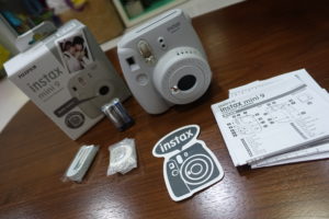 unboxing instax mini 9 sakura package 2