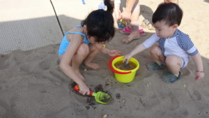 how to introduce sand to toddlers